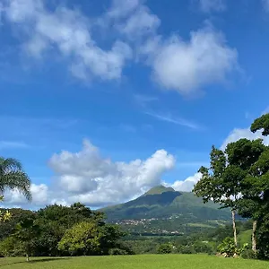 A Flanc De Montagne Le Morne-Rouge